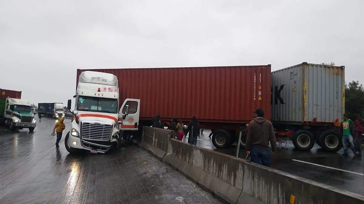 Accidente de camión en la carretera Perote-Xalapa